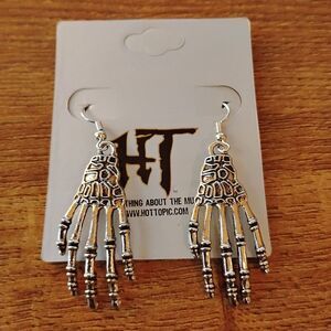 Women hot topic earrings silver set dangle goth skull hand statement jewelry new